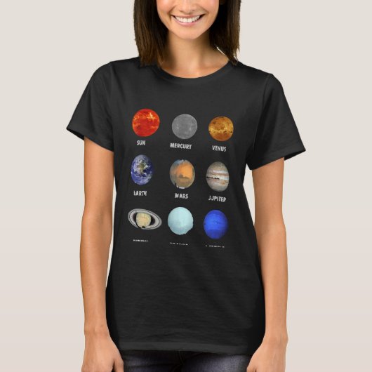 System 太陽の T Shirt – 現実的な宇宙惑星 Tシャツ (正面)