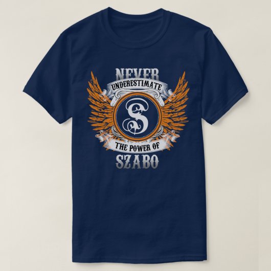 Szaboネームシャツは決して～の力を過小評価しない Tシャツ (デザイン正面)