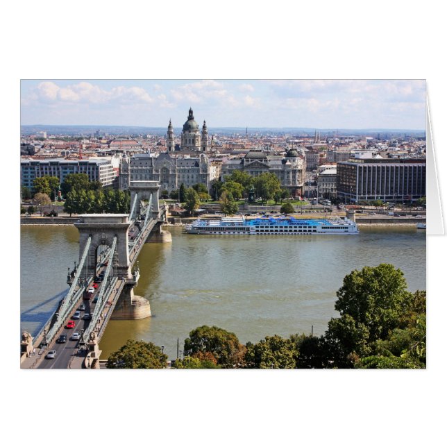 Szechenyiの鎖式吊り橋、ブダペスト、ハンガリー (正面横)