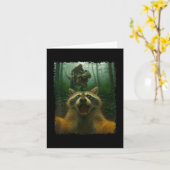 Tおもしろいレックス恐竜とBigfoのアライグマの自撮り カード (黄色い花)