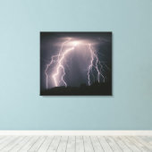 Tからいくつかの雲から地面への稲妻の点滅 キャンバスプリント (インサイチュ (ウッドフロア))
