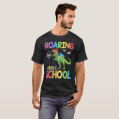 Tに戻る中学校の恐竜の学生への轟音 Tシャツ (正面フル)