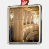 tの方に見るオペラハウスの内部の眺め メタルオーナメント (左)