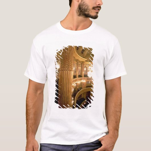 tの方に見るオペラハウスの内部の眺め tシャツ (正面)