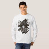 Tはっきりしたシャツの「Fearless & Free」デザイン- Empowering Tシャツ (正面フル)