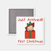 Tシャツとギフトが届いた休日のベビーガール マグネット (正面/裏面)