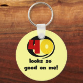 Tシャツとギフトは40個見える キーホルダー (正面)