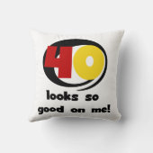 Tシャツとギフトは40個見える クッション (裏面)