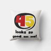 Tシャツとギフトは45個見える クッション (裏面)