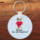 Tシャツとギフトを着た男の子の祖父 キーホルダー (正面)