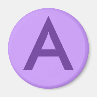 Tシャツと製品の紫の手紙または文字 マグネット