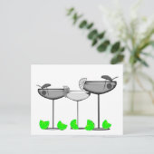 Tシャツと贈り物ライムを持つマルガリータさん ポストカード (スタンド正面)