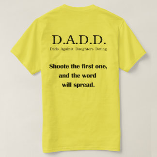 Tシャツに日付を記入している娘に対するお父さん Tシャツ