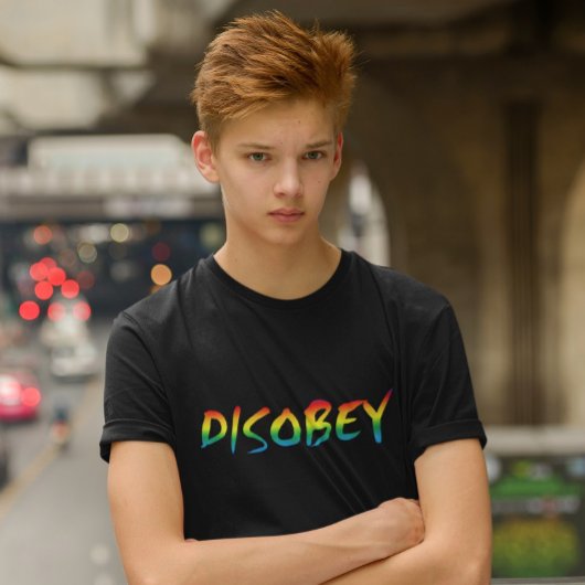Tシャツに背く Tシャツ