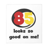 Tシャツやギフトは85枚目に似合う ノートパッド (正面)