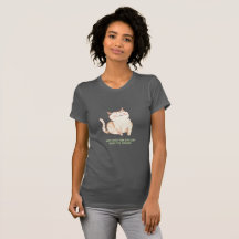 Tシャツをスローガンに掲げた可愛い猫