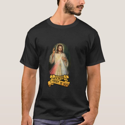 Tシャツを信者に祈るカトリック教会 Tシャツ (正面)