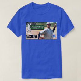 Tシャツを披露する Tシャツ