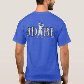 Tシャツを披露する Tシャツ (裏面)