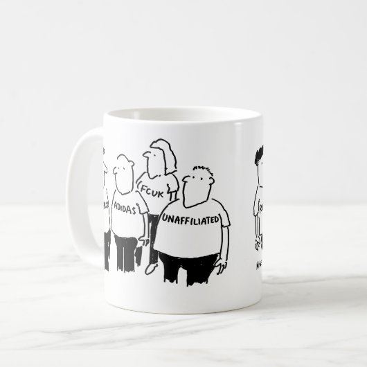 Tシャツを着た男は彼が無所属だと宣言する コーヒーマグカップ (正面左)