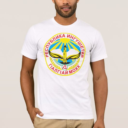 Tシャツイングーシ共和国の紋章付き外衣 Tシャツ (正面)