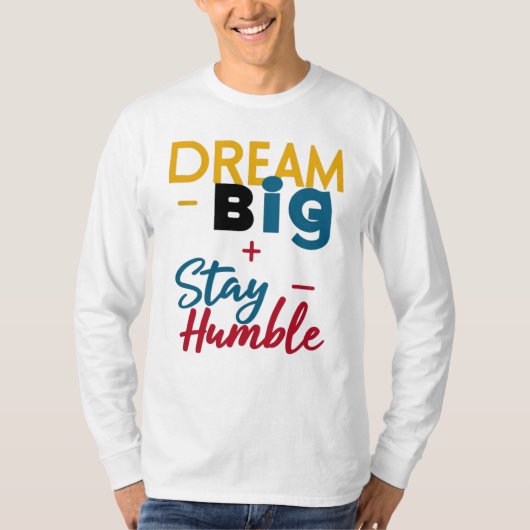 Tシャツ/フード付「Dream Big+Stay Humble」ロゴ Tシャツ (正面)