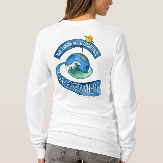 Tシャツ(女性): 長い袖、私達はどこでもあります Tシャツ (裏面)