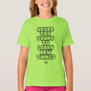 Tシャツ: Never Too Young (緑) Tシャツ
