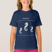 Tシャツ – Three Sea Horses with Name Light on Dark (正面)