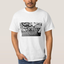 TシャツBMXバイクのスケートパーク落書きブラック Tシャツ