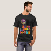 Tシャ読ツの黒猫読み本禁止 Tシャツ (正面フル)