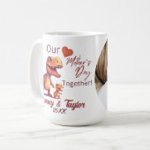 Tレックスとベビー、私たちの最初の母の日を一緒に コーヒーマグカップ (正面左)