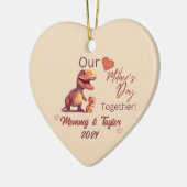 Tレックスとベビー、私たちの最初の母の日を一緒に セラミックオーナメント (左)