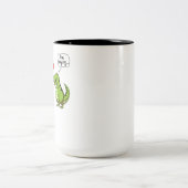 Tレックスの恐竜は私をおもしろいなカップルの冗談抱き締めます ツートーンマグカップ (中央)