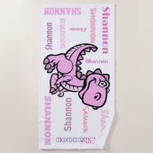 Tレックス恐竜のピンクパーソナライズされたの名前 ビーチタオル (正面)