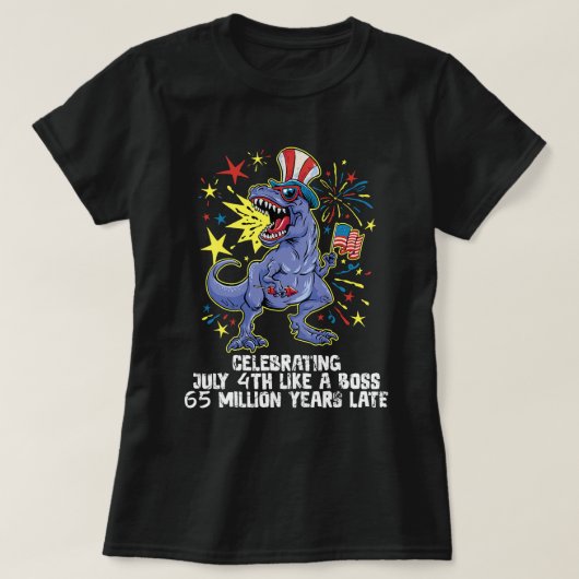 Tレックス花火7月4日おもしろい65百万年 Tシャツ (デザイン正面)
