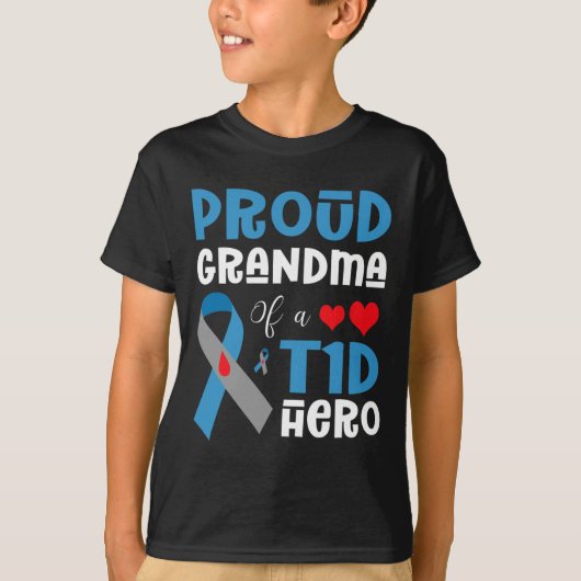 T1Dの英雄の自慢の祖母 1型糖尿病 アウェアネス Tシャツ (正面)