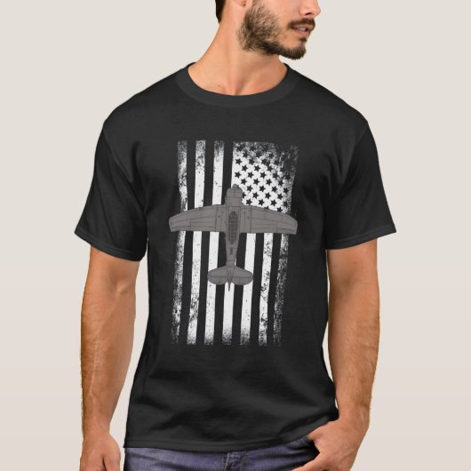 T-6テキサンウィアメリカ国旗の飛行機 Tシャツ (正面)