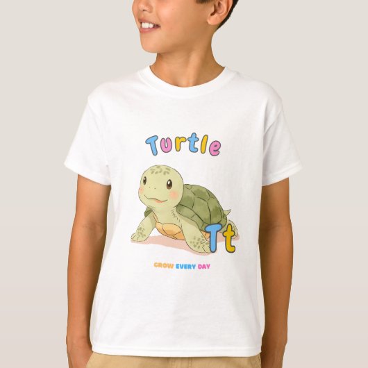 “T is for Turtle” Alphabet Tee – Grow Every Day Tシャツ (正面)