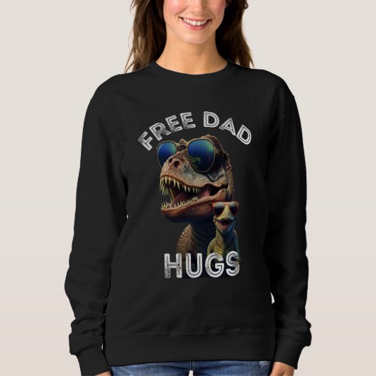 T Rex Dinosaur Free Dad Hugs Fathers Day 2023 Fami スウェットシャツ (正面)