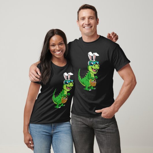T Rex Easter Bunny With Eggs Basket Funny Dinosaur Tシャツ (ユニセックス)