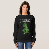 T-Rex hates axe throwing dinosaur joke sarcasm hat スウェットシャツ (正面フル)