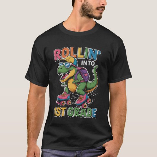 T Rex Rollin into 1st Grade Back to School First D Tシャツ (正面)