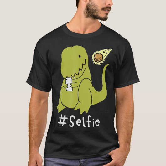 T-Rex Taking Selfie Dinosaur Dino Cool Cute Tシャツ (正面)