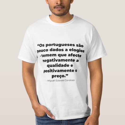T-shirt Citação “Pouco Dados A Elogios" Miguel Tシャツ (正面)