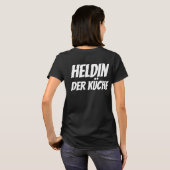 T-Shirt "Heldin der Küche" – Urbaner Style Tシャツ (裏面フル)