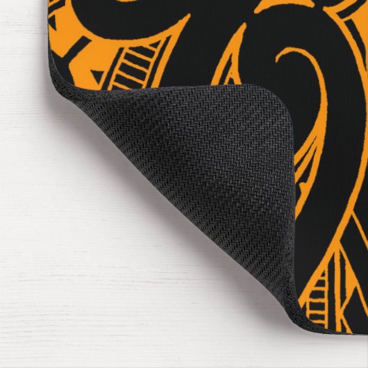 Ta Mokoの伝統的なマオリの入れ墨のデザインのkoruの形 マウスパッド (コーナー)