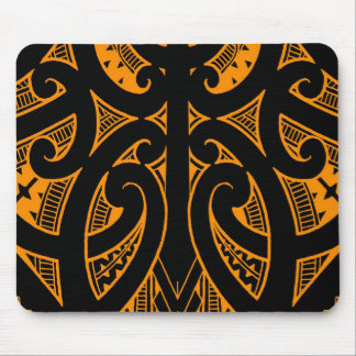 Ta Mokoの伝統的なマオリの入れ墨のデザインのkoruの形 マウスパッド