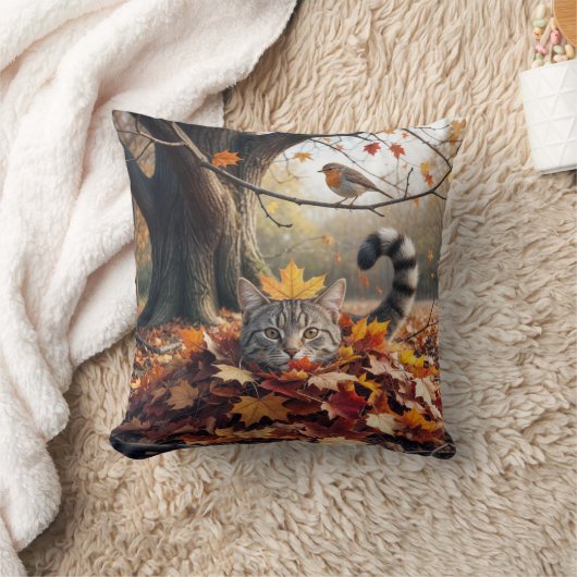 Tabby Cat In a Pile of Autumn Leaves クッション (ブランケット)