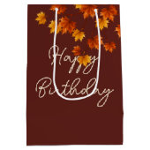 Tabby Cat In Pile of Fall Leaves ミディアムペーパーバッグ (裏面)